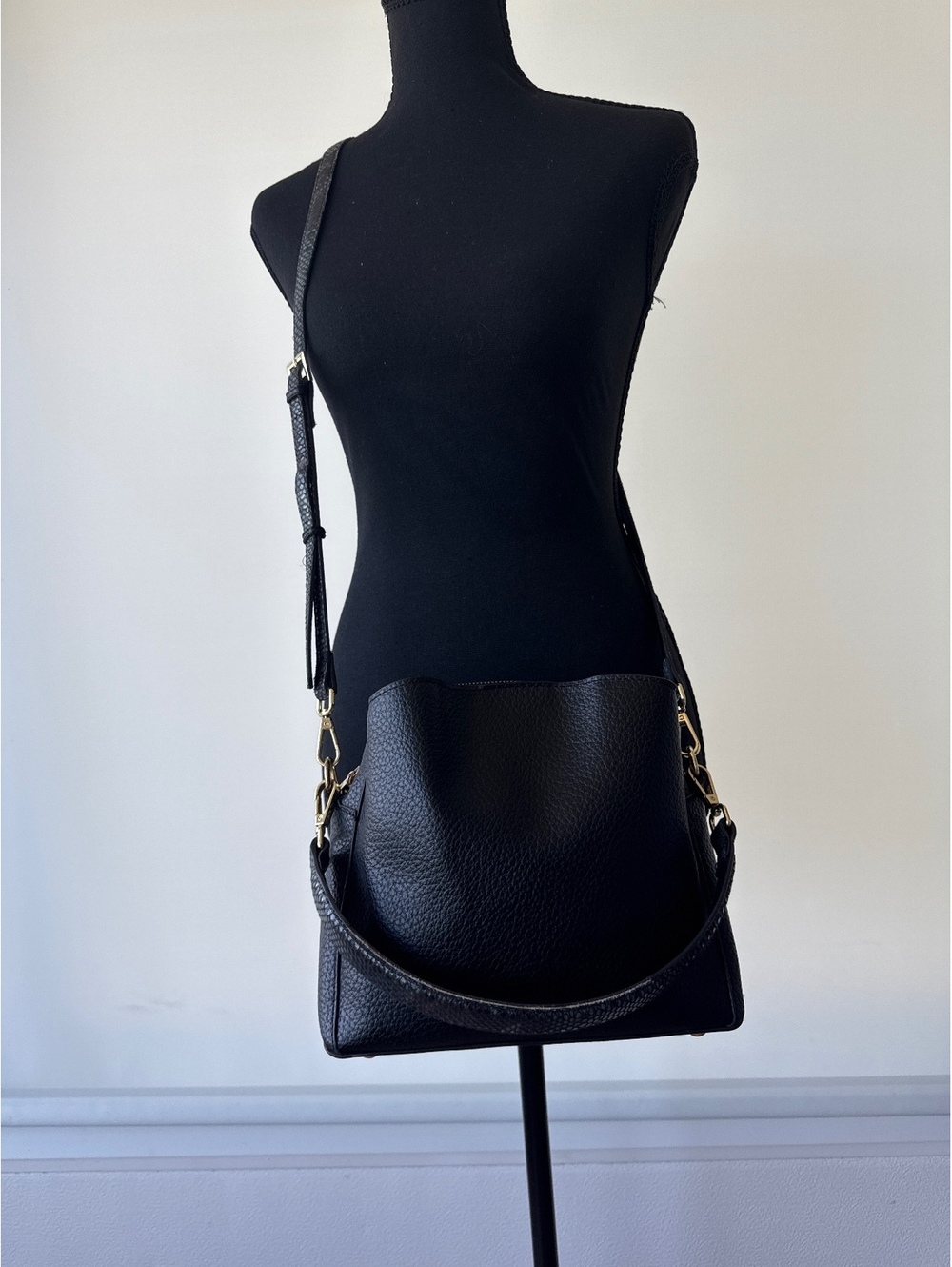 Sondra Roberts Squared Black Pebbled Shoulder Crossbody Bag Convertible Gold